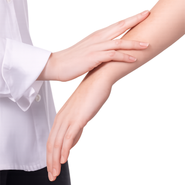 A kineziológus enyhe nyomást gyakorol a kliens karjára, vagyis tesztelést végez.